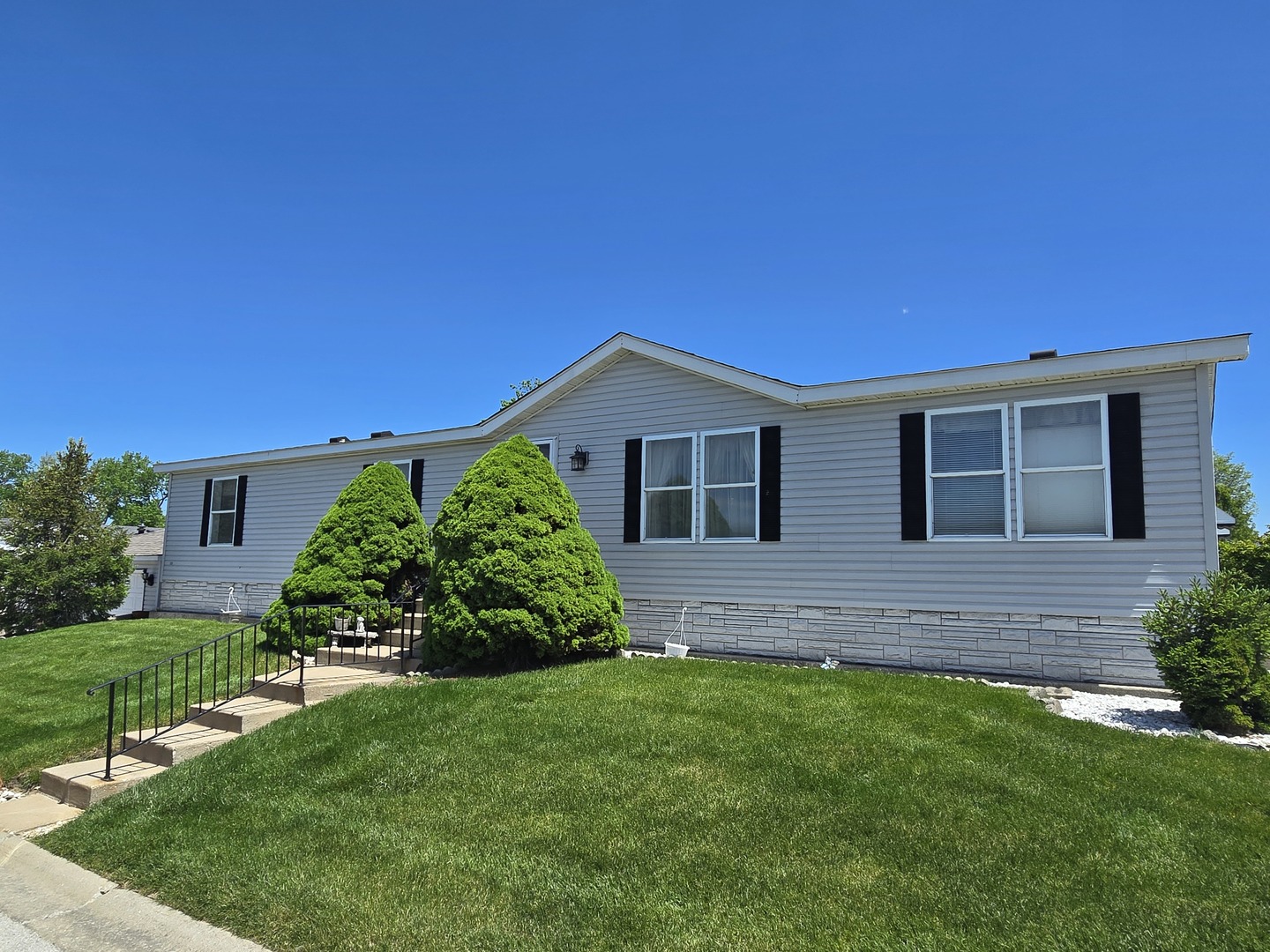 22737 Beverly Drive Property Photo 1