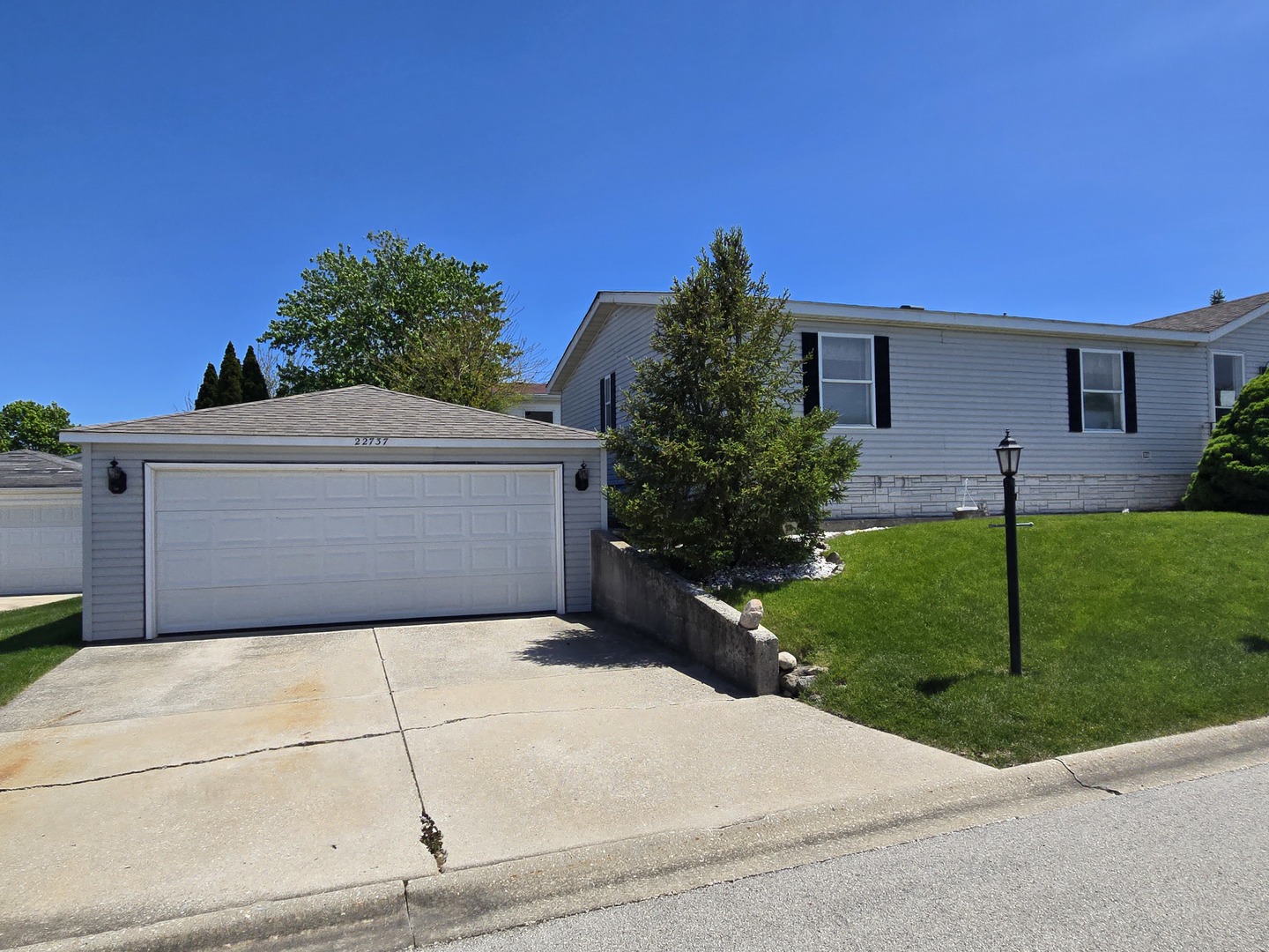 22737 Beverly Drive Property Photo 2