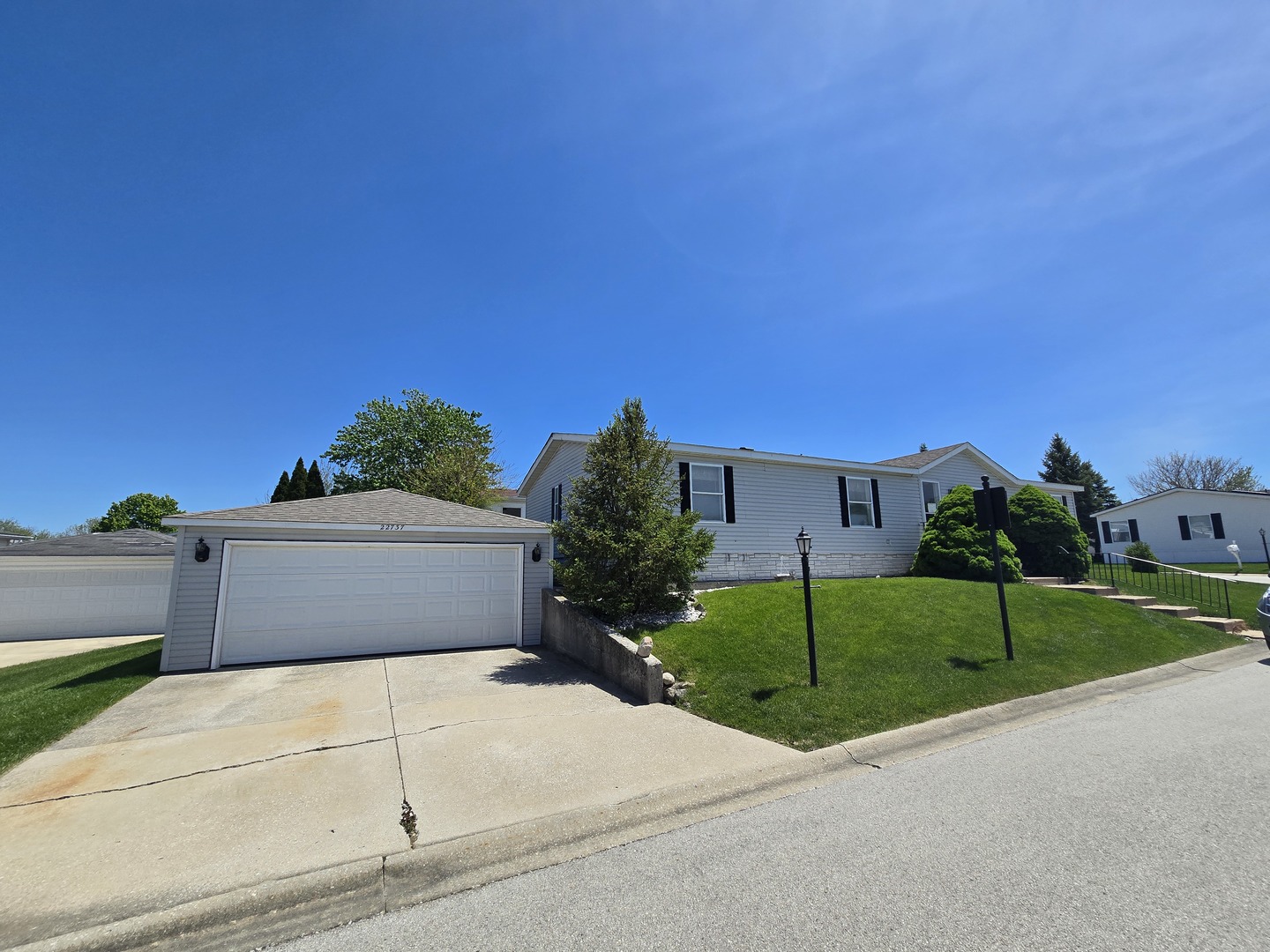 22737 Beverly Drive Property Photo 3