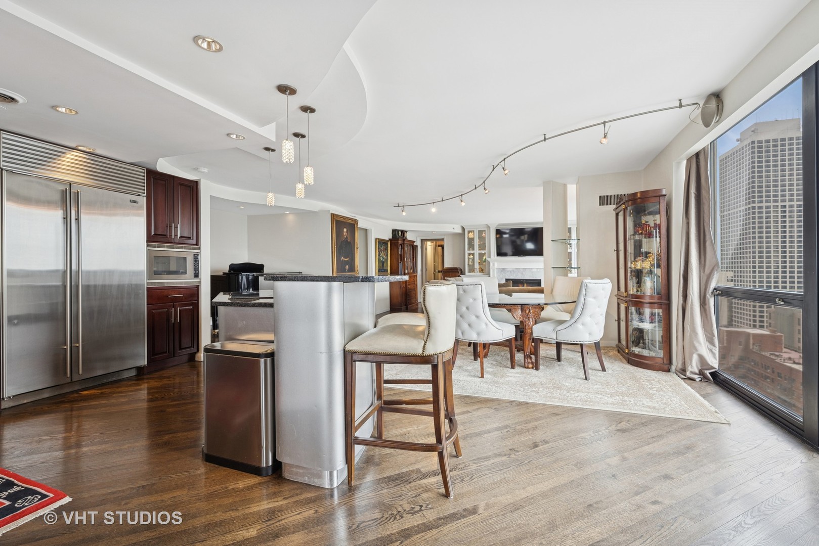 1122 N Clark Street 3301-10 Property Photo 6