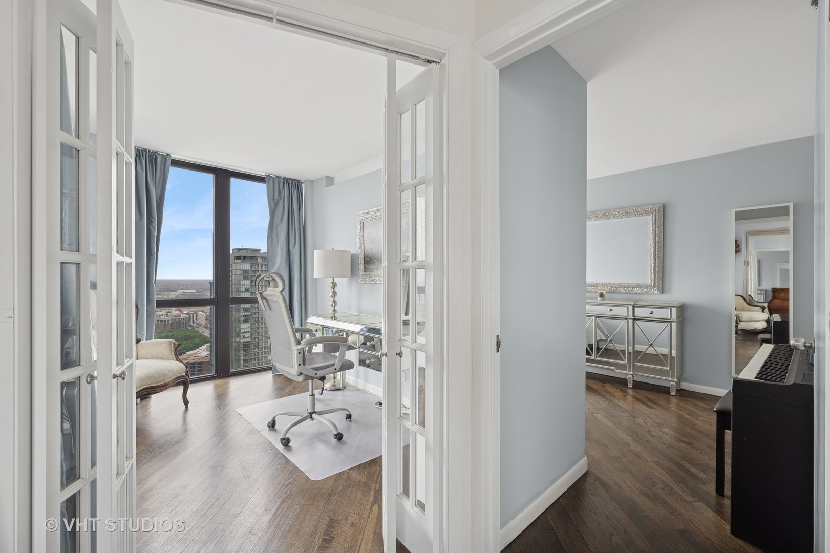 1122 N Clark Street 3301-10 Property Photo 11