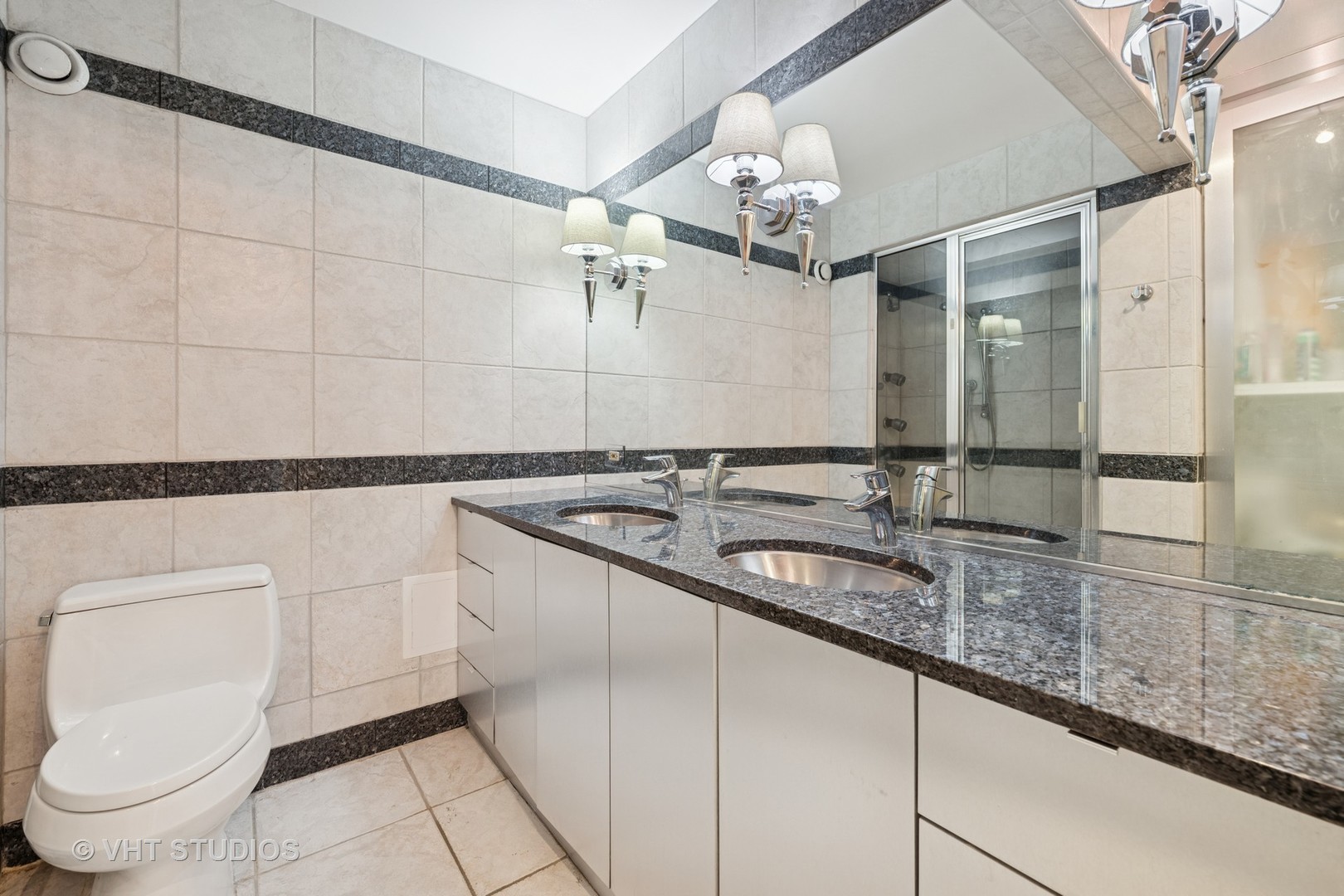 1122 N Clark Street 3301-10 Property Photo 16