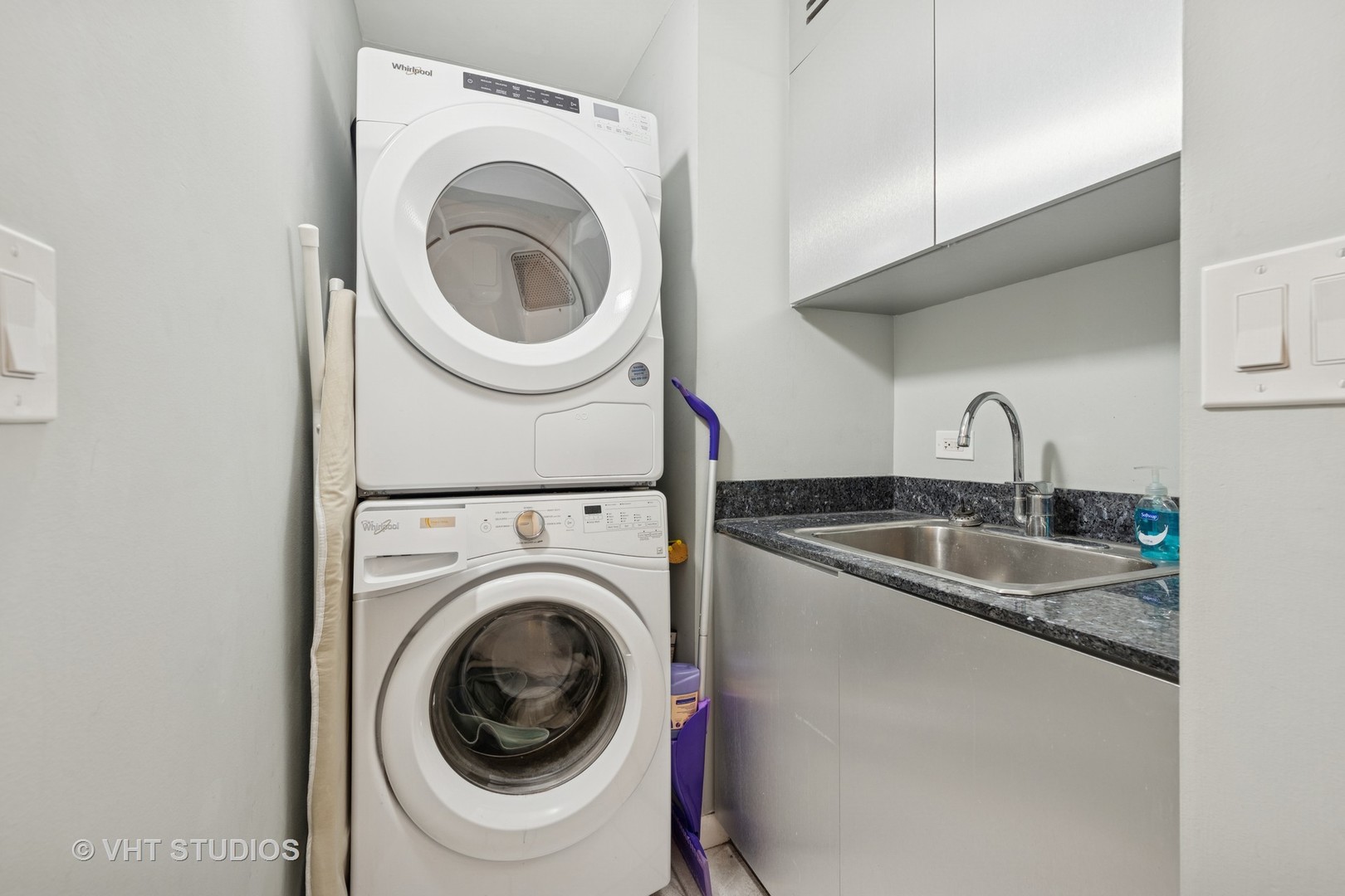 1122 N Clark Street 3301-10 Property Photo 21