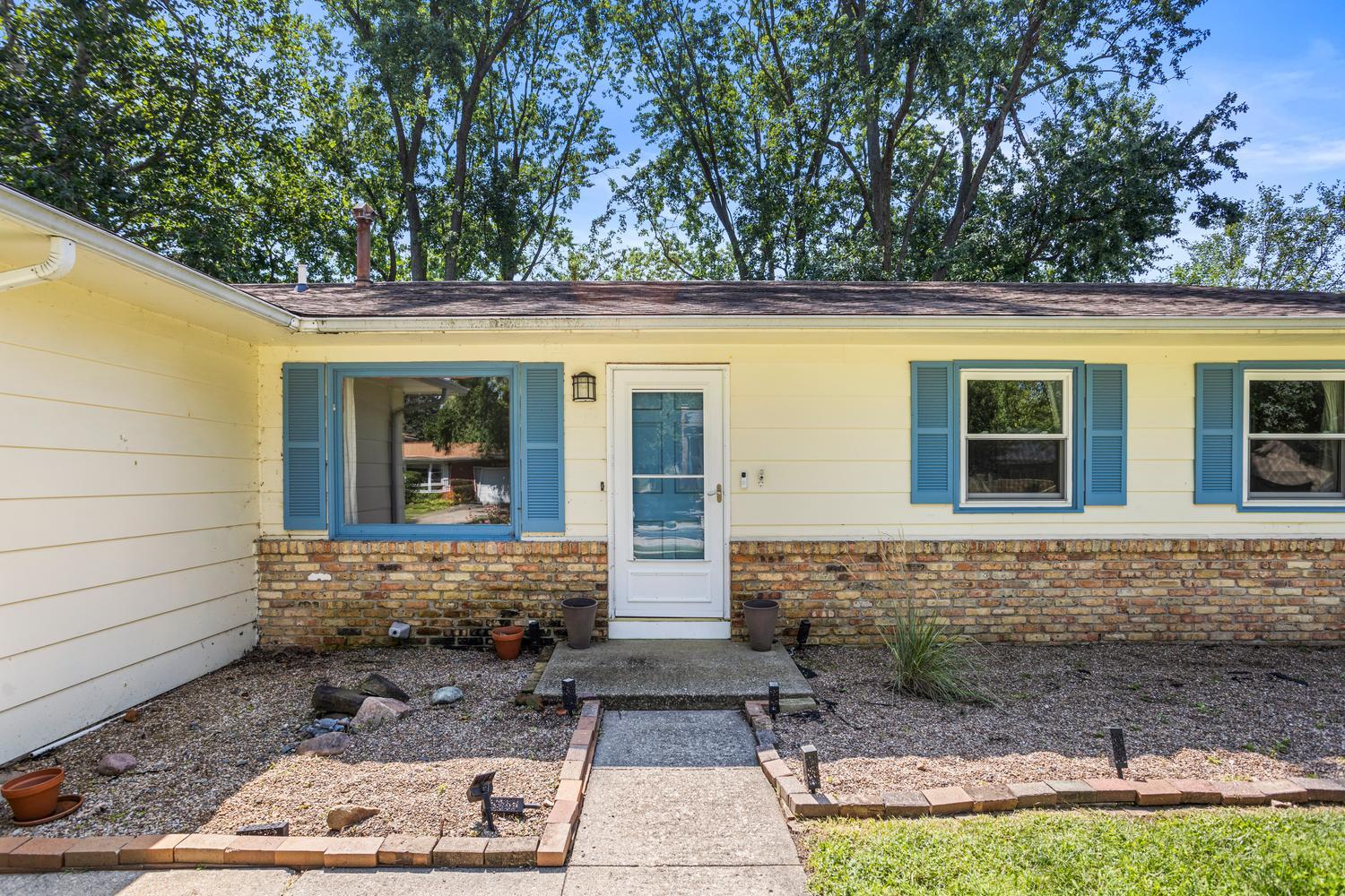 2305 Glenoak Drive Property Photo 3