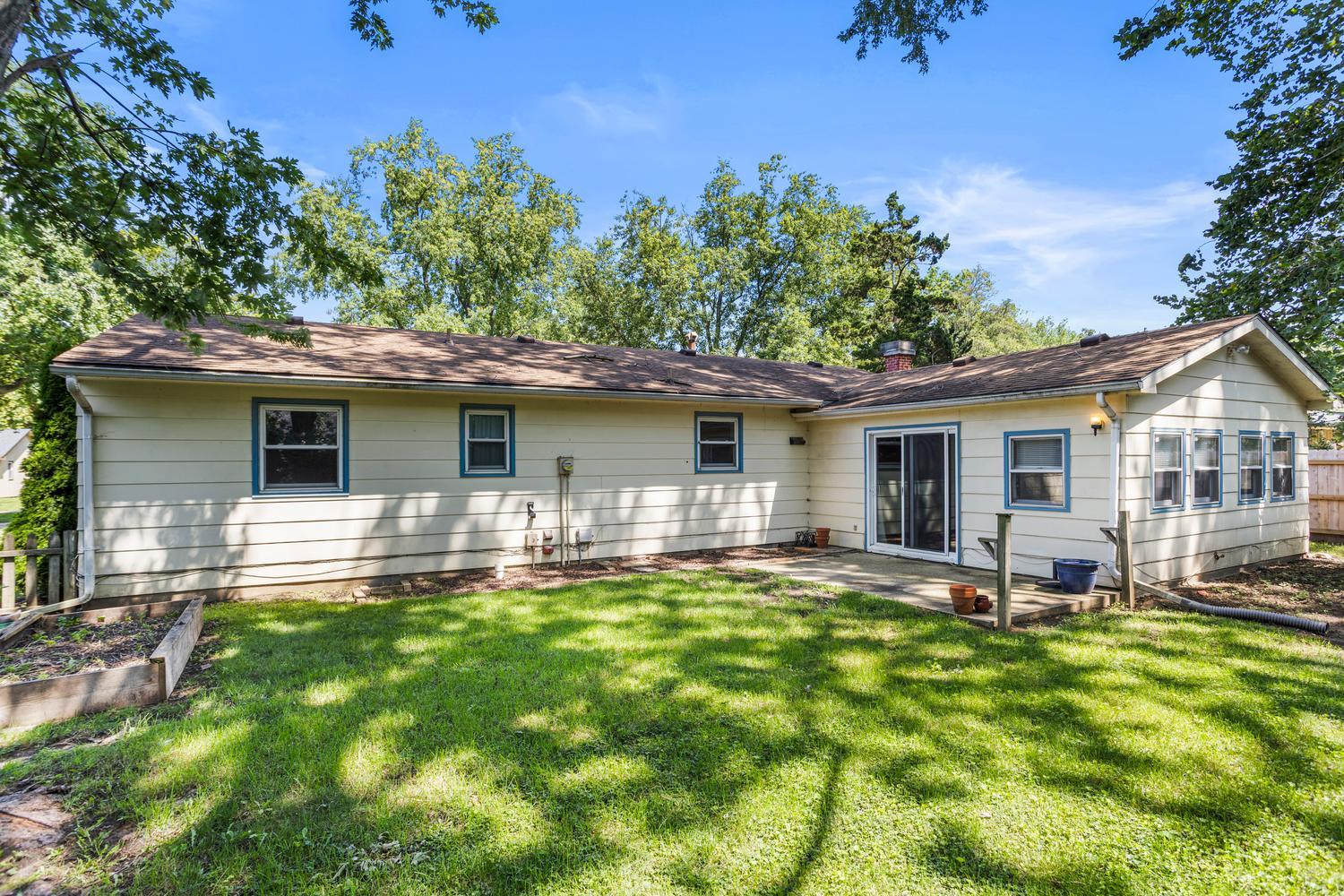 2305 Glenoak Drive Property Photo 4