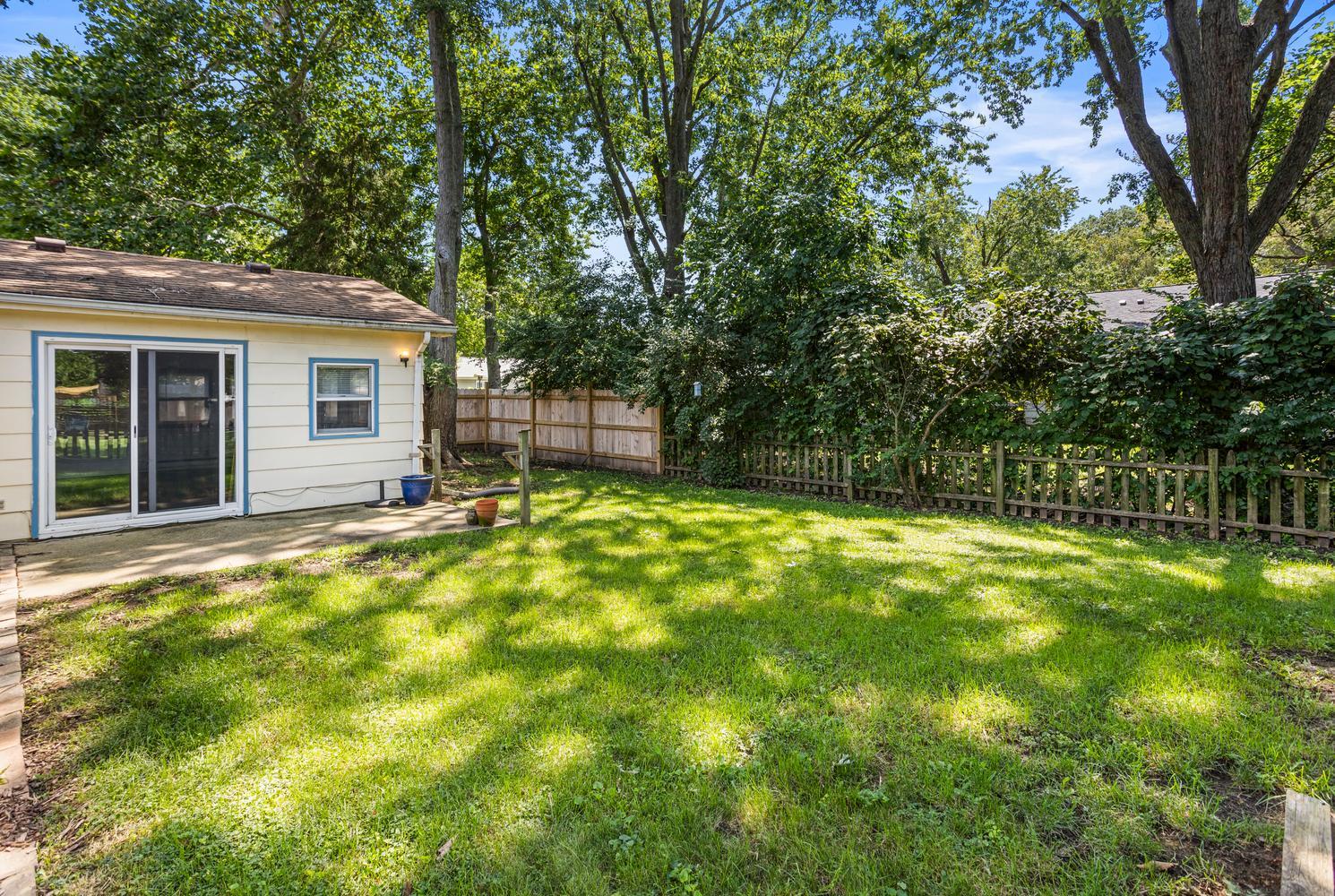 2305 Glenoak Drive Property Photo 7