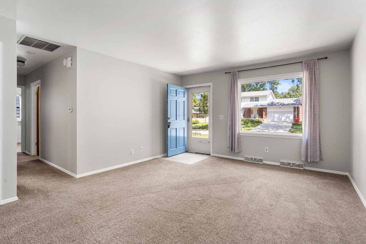 2305 Glenoak Drive Property Photo 9