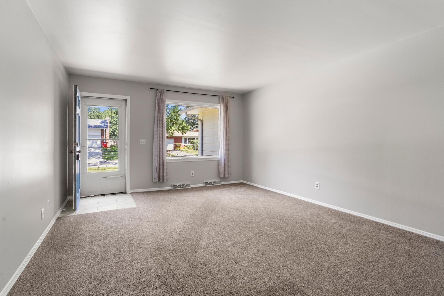 2305 Glenoak Drive Property Photo 10