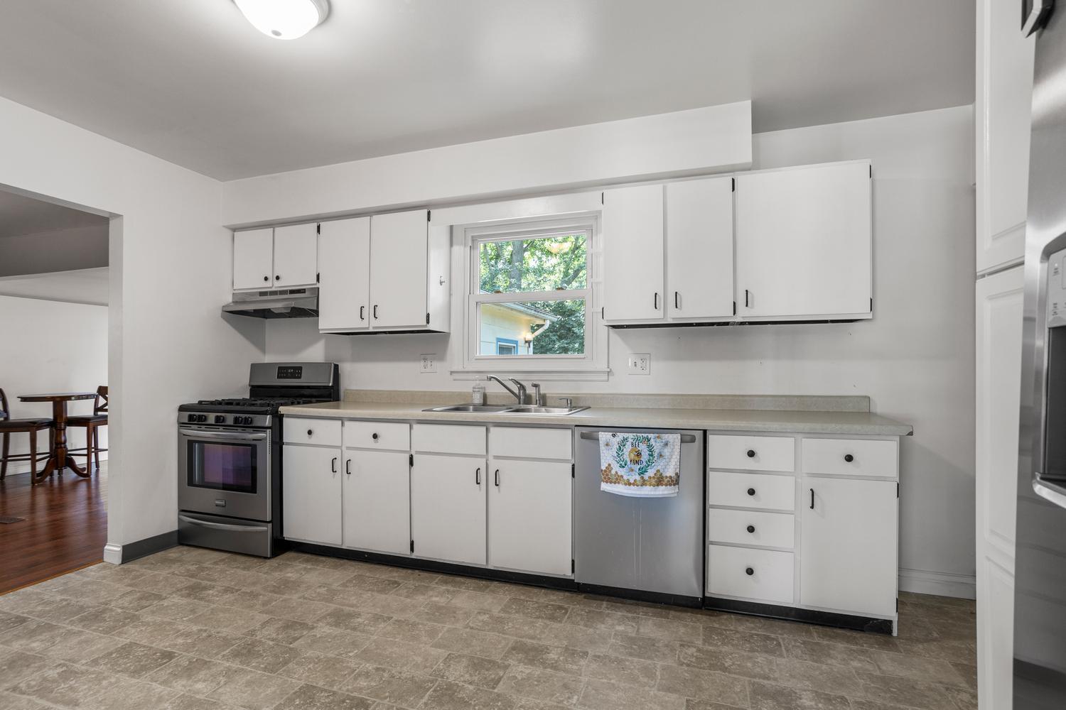 2305 Glenoak Drive Property Photo 11