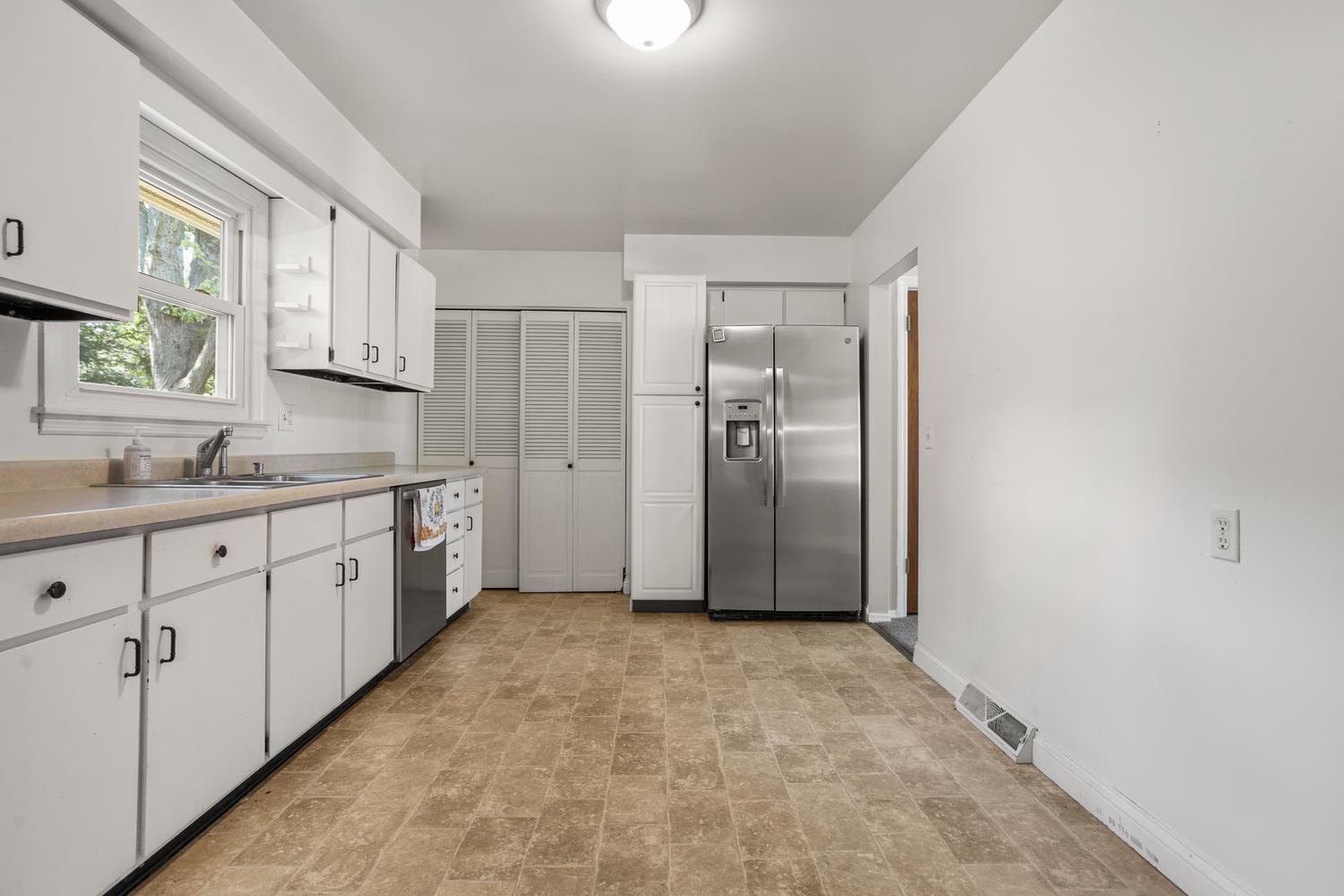 2305 Glenoak Drive Property Photo 12