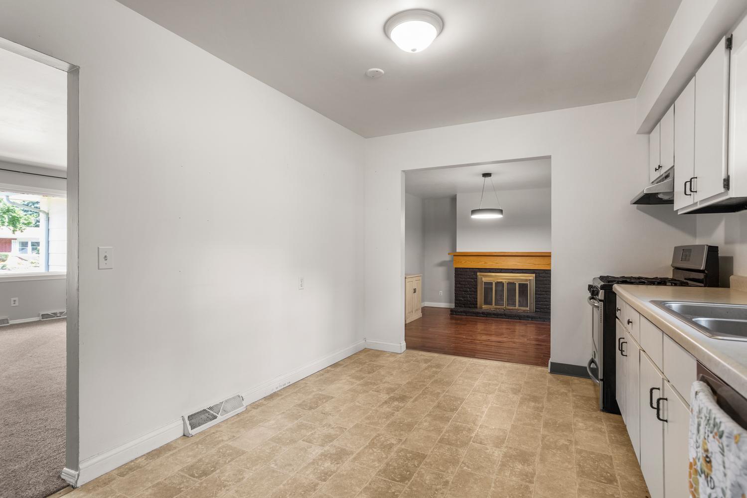 2305 Glenoak Drive Property Photo 13