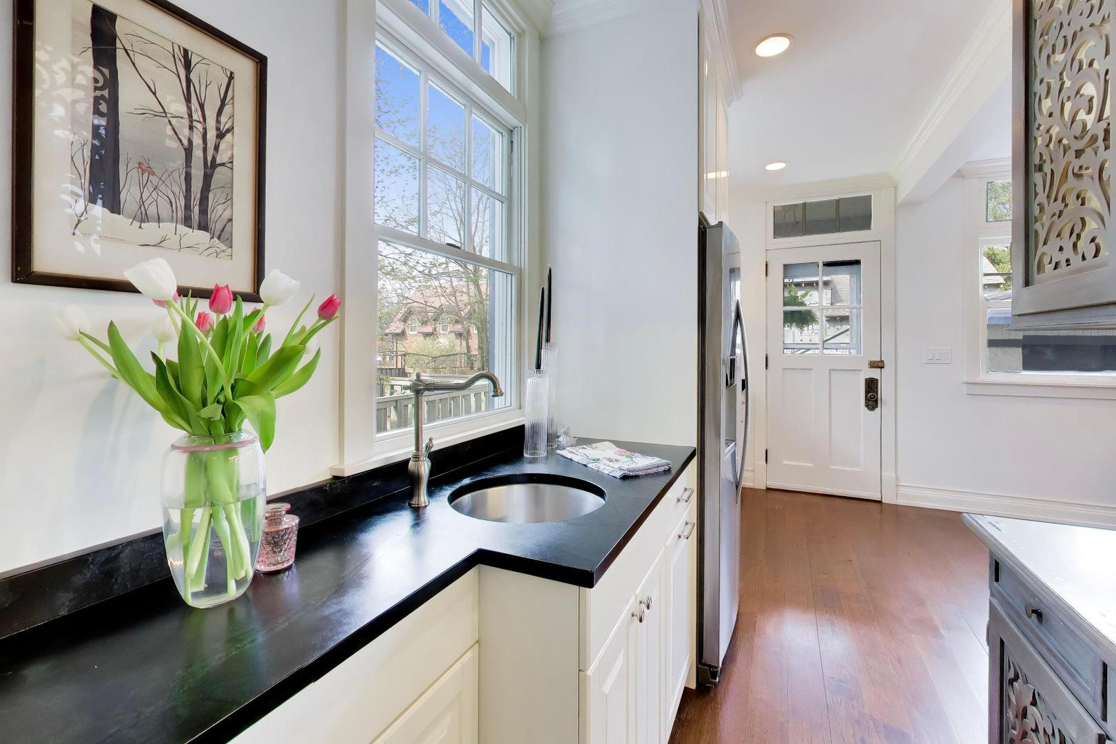 1046 Ridge Street Property Photo 12