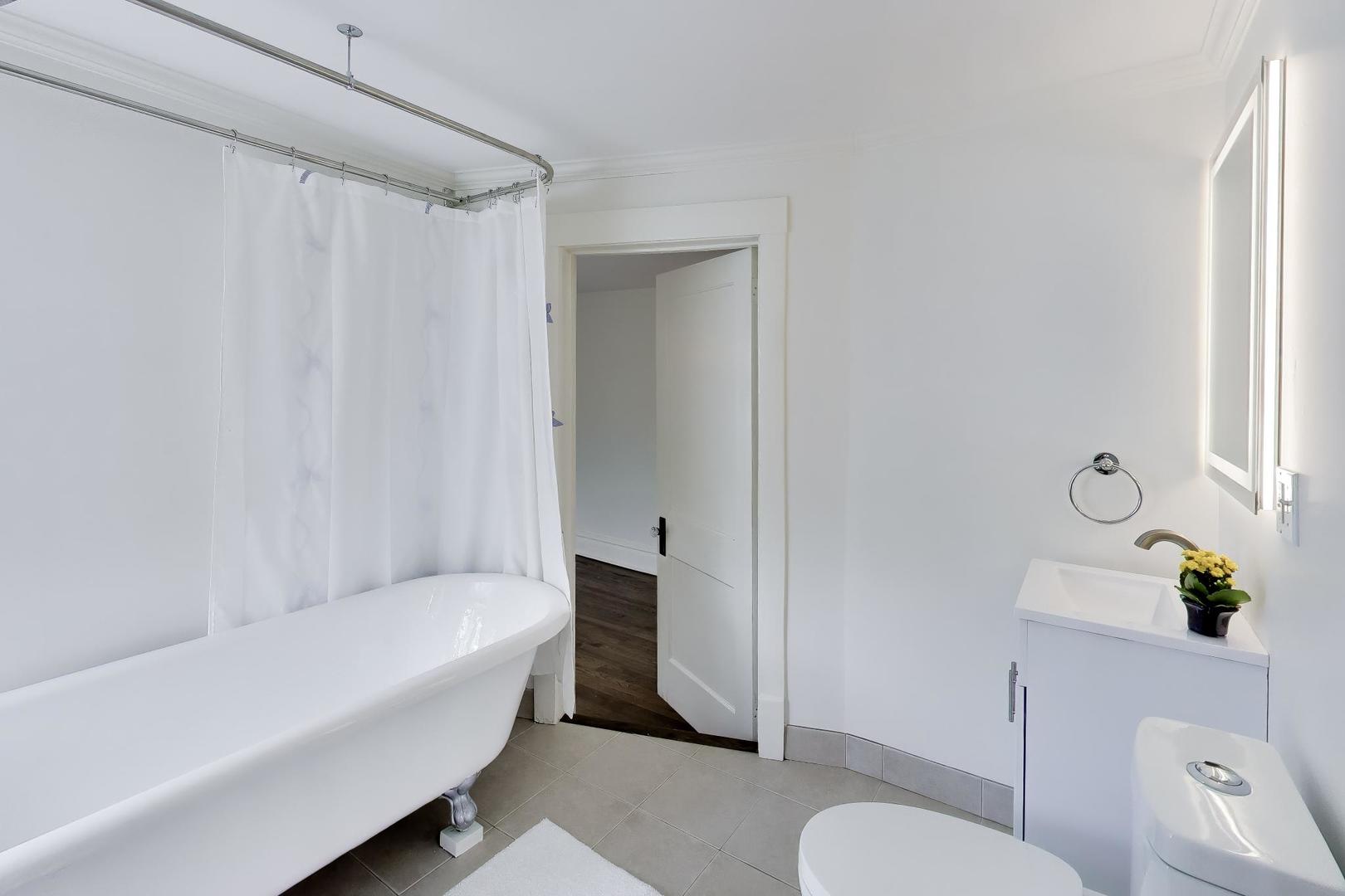 1046 Ridge Street Property Photo 35