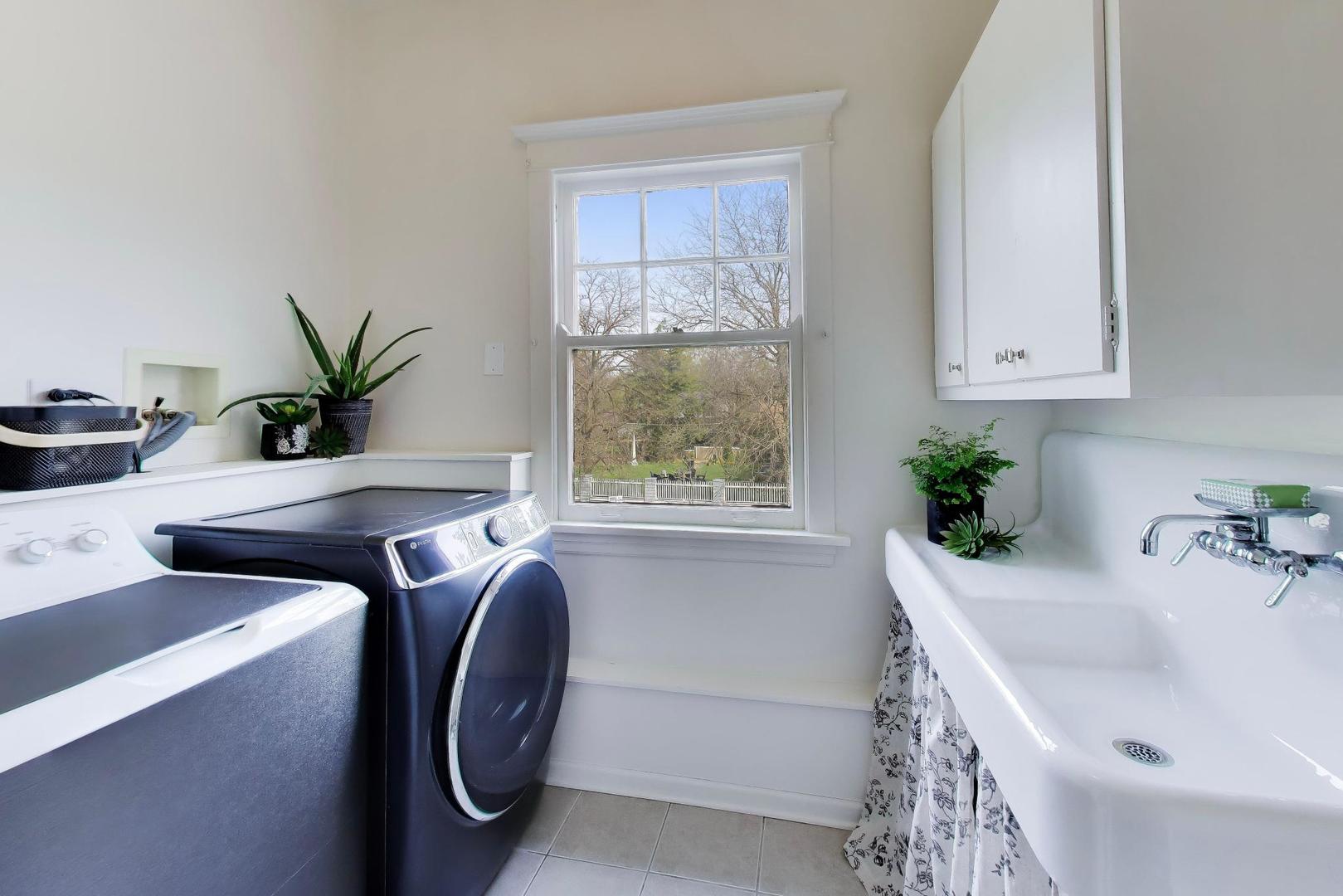 1046 Ridge Street Property Photo 38