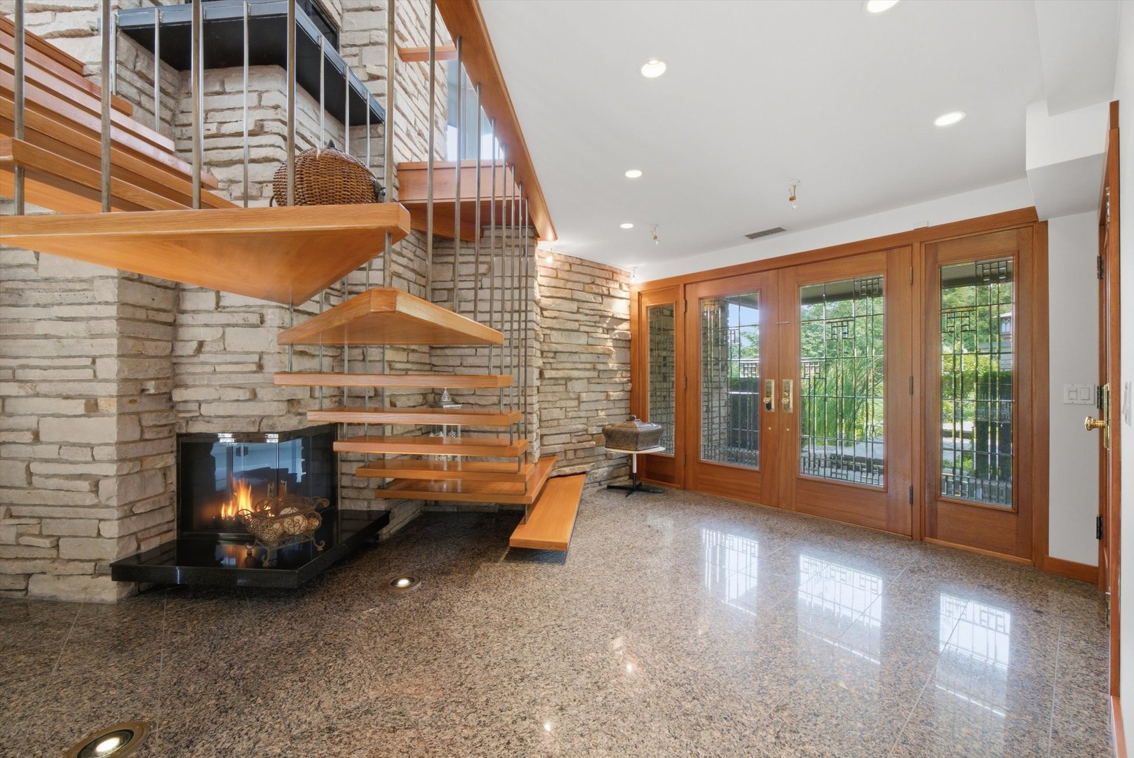 130 N Dee Road Property Photo 4