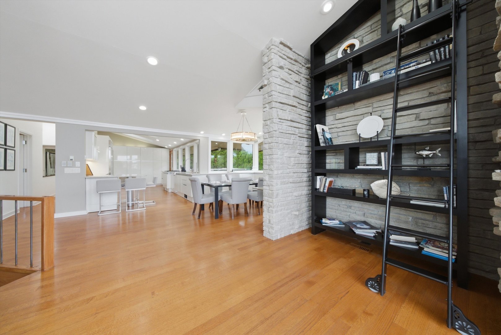 130 N Dee Road Property Photo 14