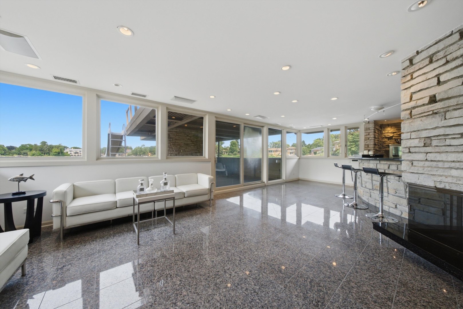 130 N Dee Road Property Photo 15