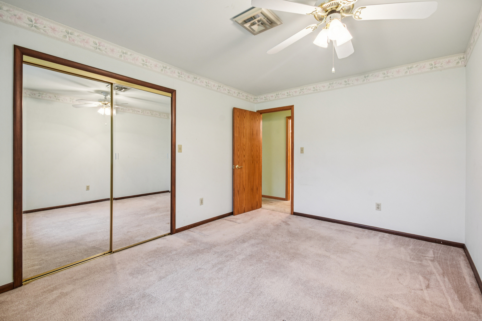 407 Ottawa Street Property Photo 24