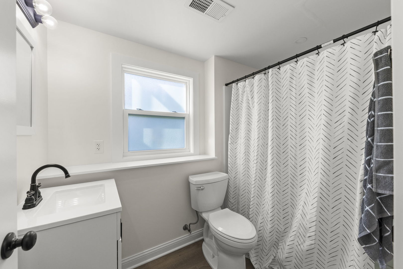 212 W Woodlawn Road Property Photo 17
