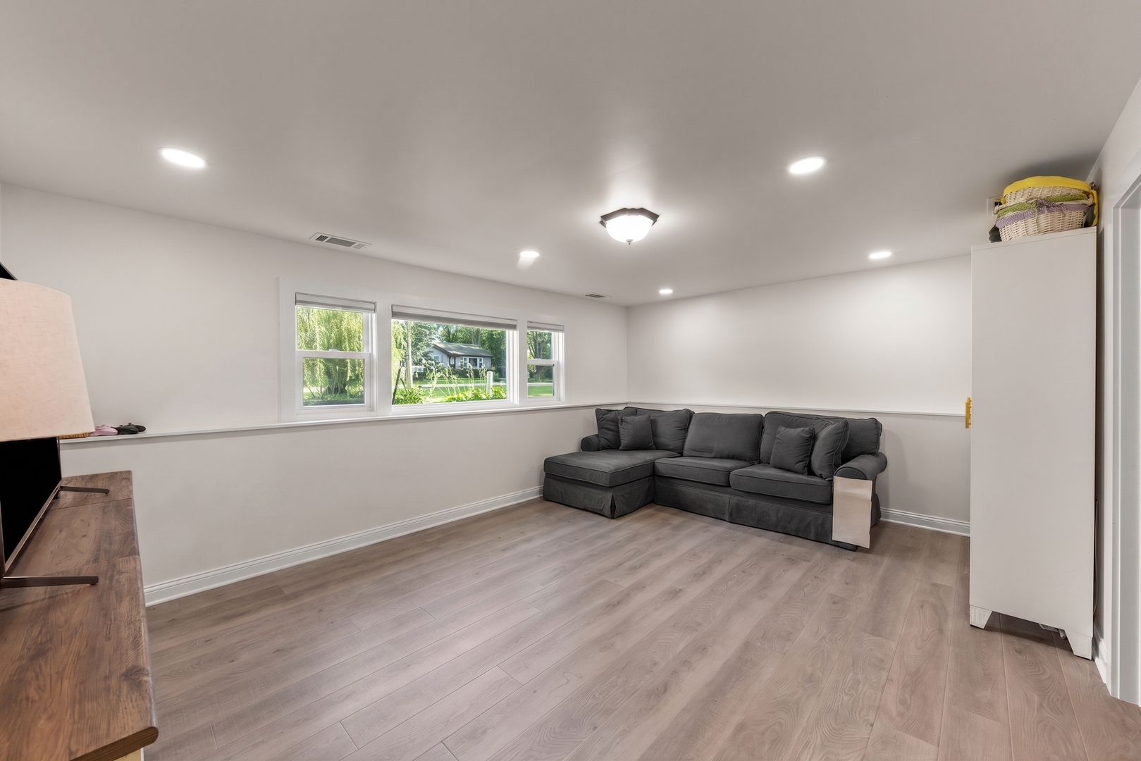 212 W Woodlawn Road Property Photo 18
