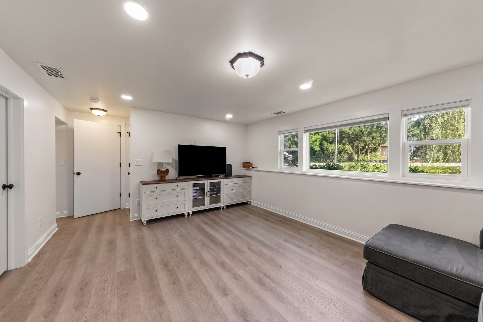 212 W Woodlawn Road Property Photo 19