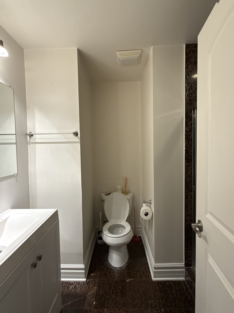 5014 S King Drive 2e Property Photo 16