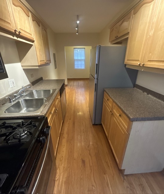 1818 W Chase Avenue 2 Property Photo 5