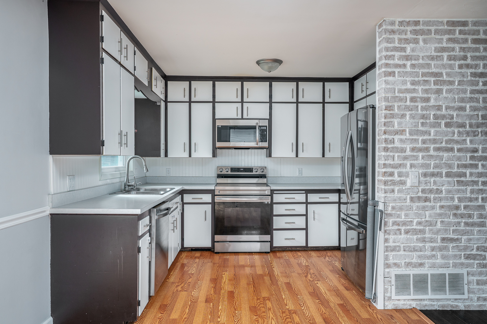 2853 Forest Road Property Photo 4