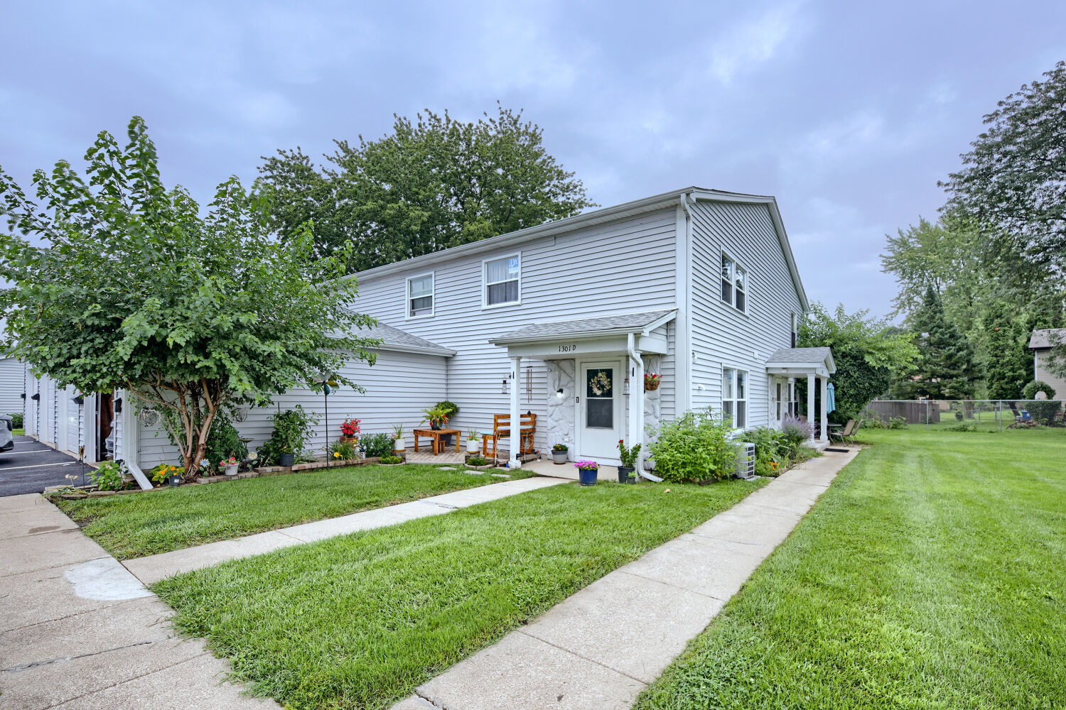 1301 N Glen Circle D Property Photo 2