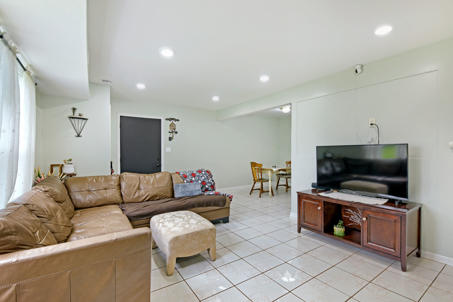 1301 N Glen Circle D Property Photo 5
