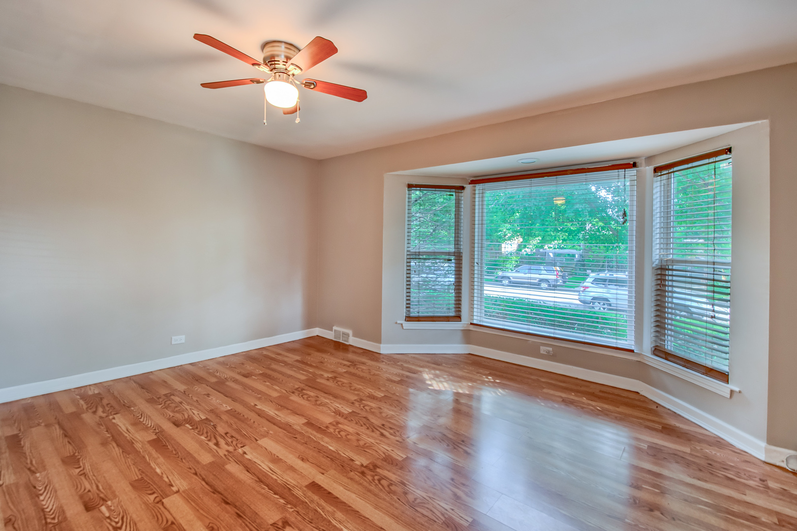 3110 W Jarvis Avenue Property Photo 3