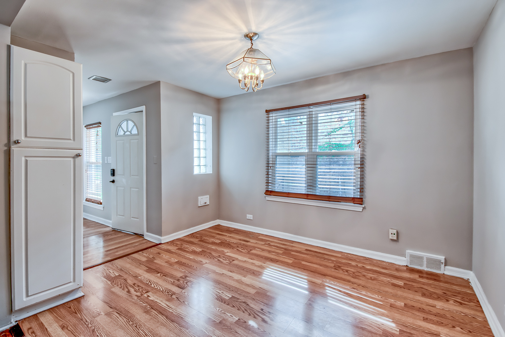 3110 W Jarvis Avenue Property Photo 4