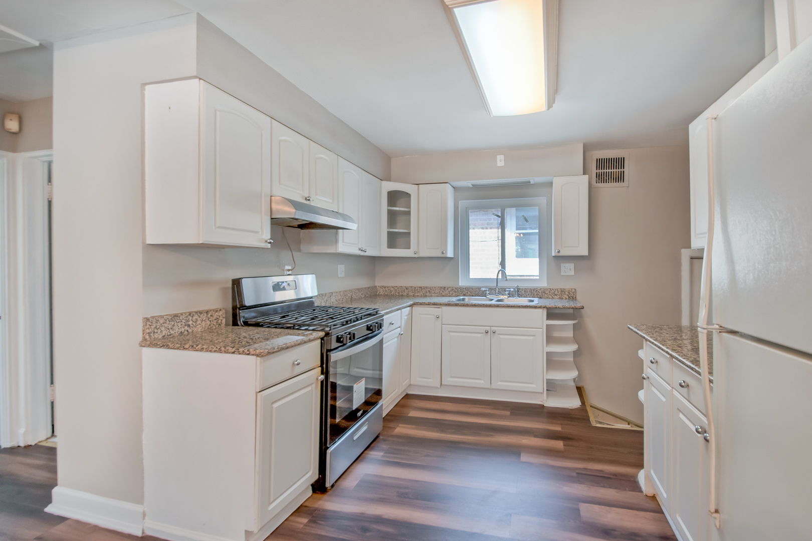 3110 W Jarvis Avenue Property Photo 5