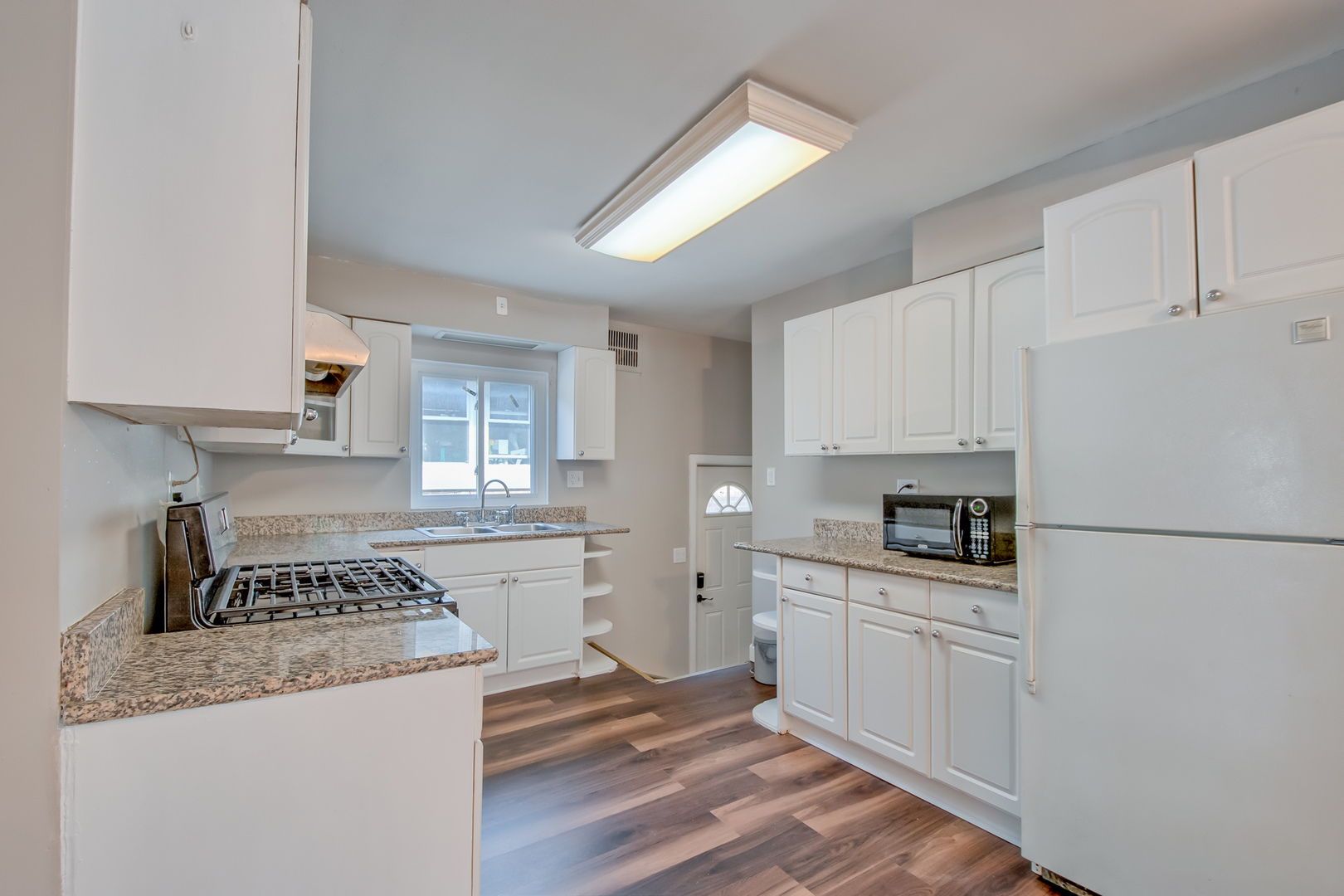 3110 W Jarvis Avenue Property Photo 6