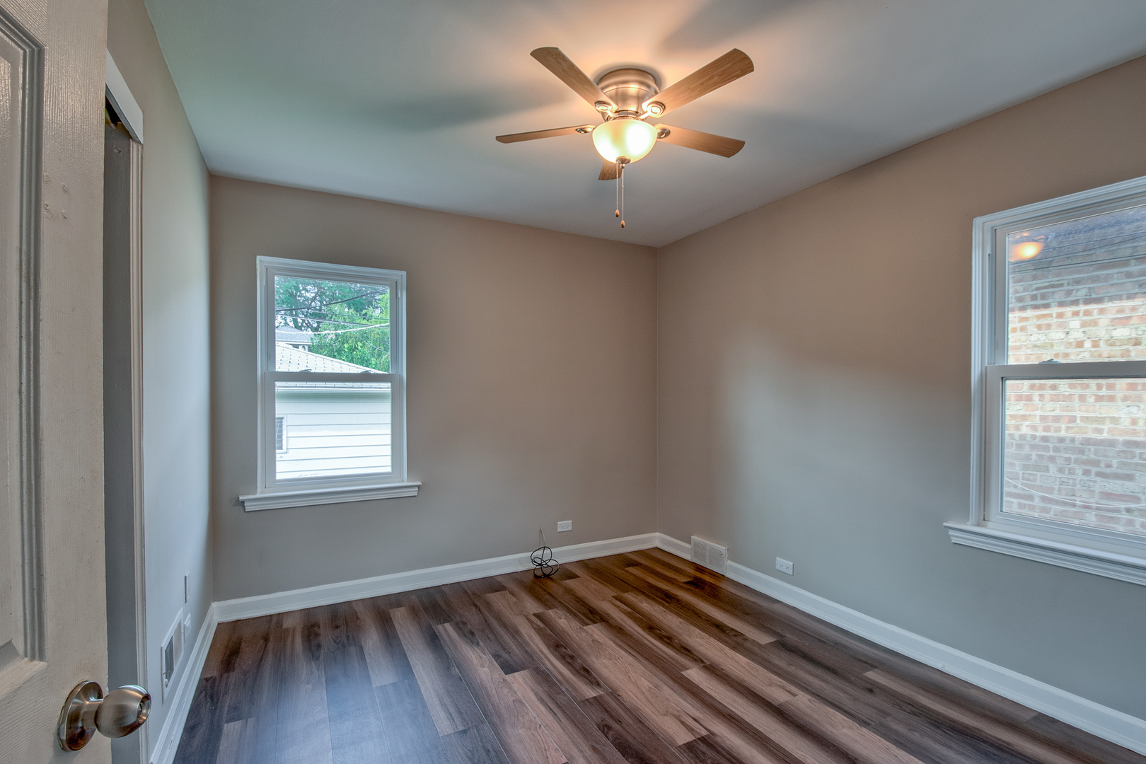 3110 W Jarvis Avenue Property Photo 7