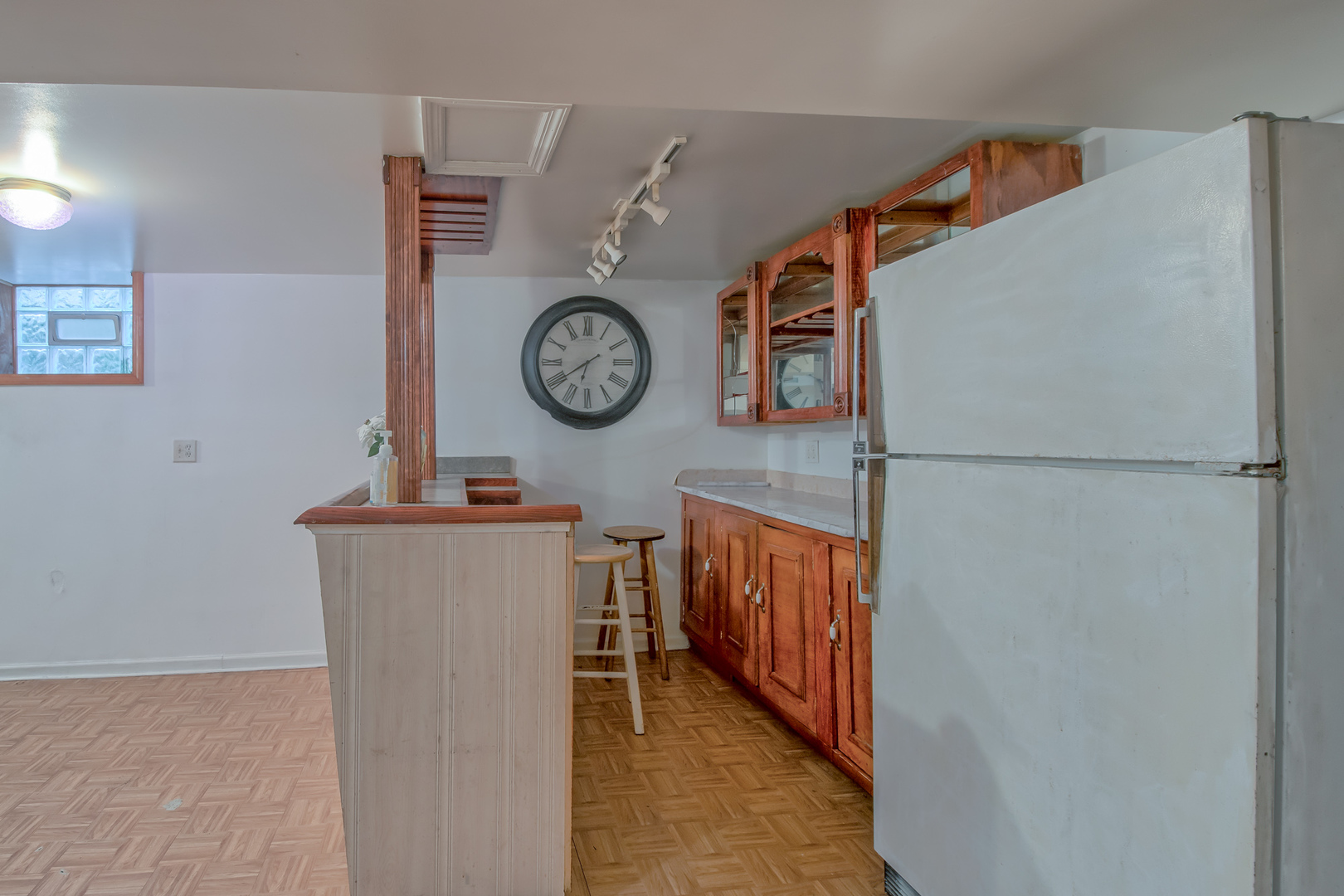 3110 W Jarvis Avenue Property Photo 11