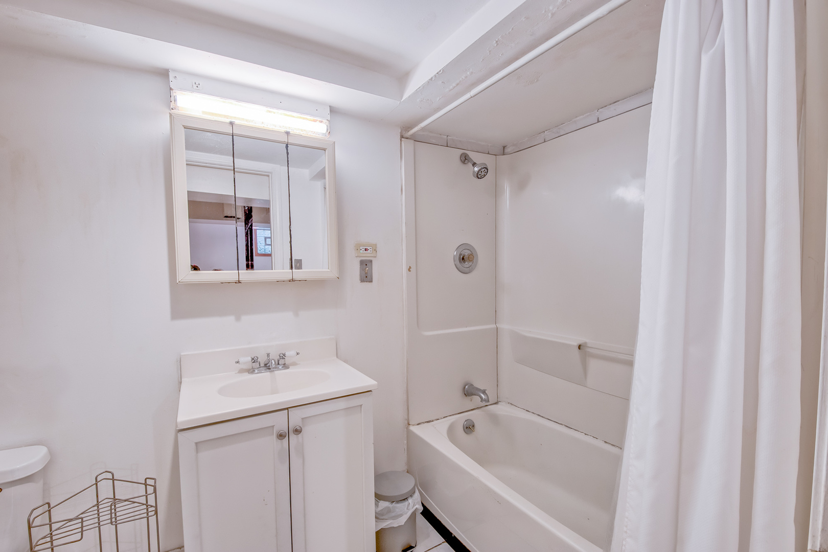 3110 W Jarvis Avenue Property Photo 13