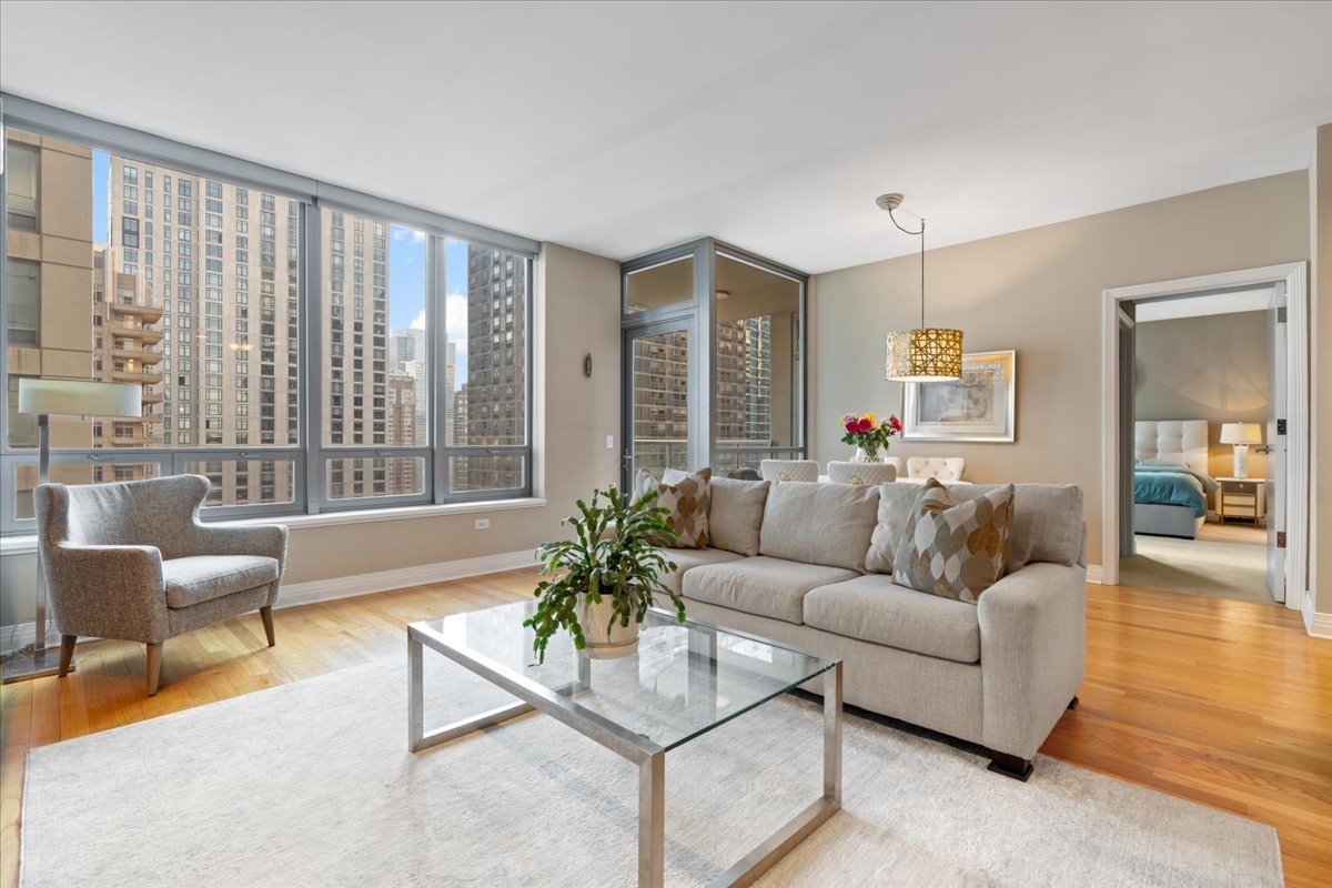 600 N Lake Shore Drive 2102 Property Photo 6