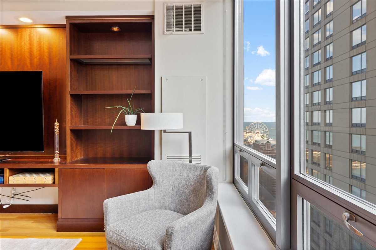 600 N Lake Shore Drive 2102 Property Photo 7