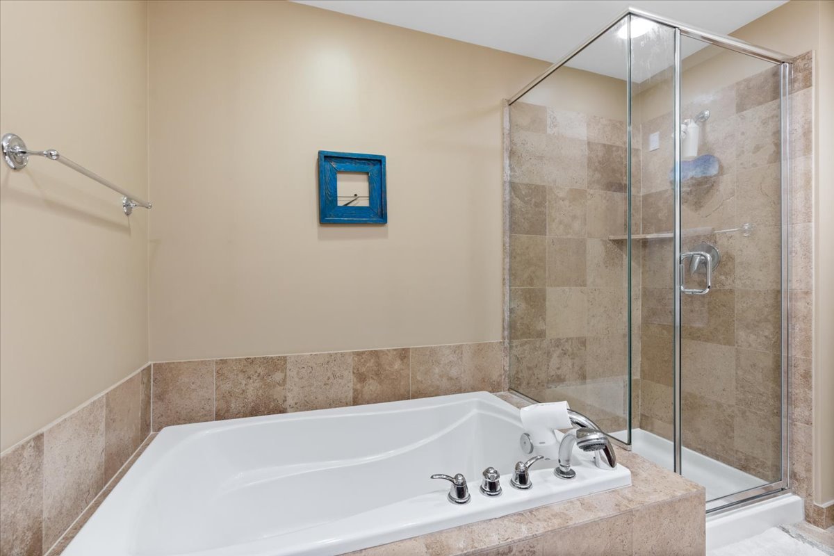 600 N Lake Shore Drive 2102 Property Photo 12