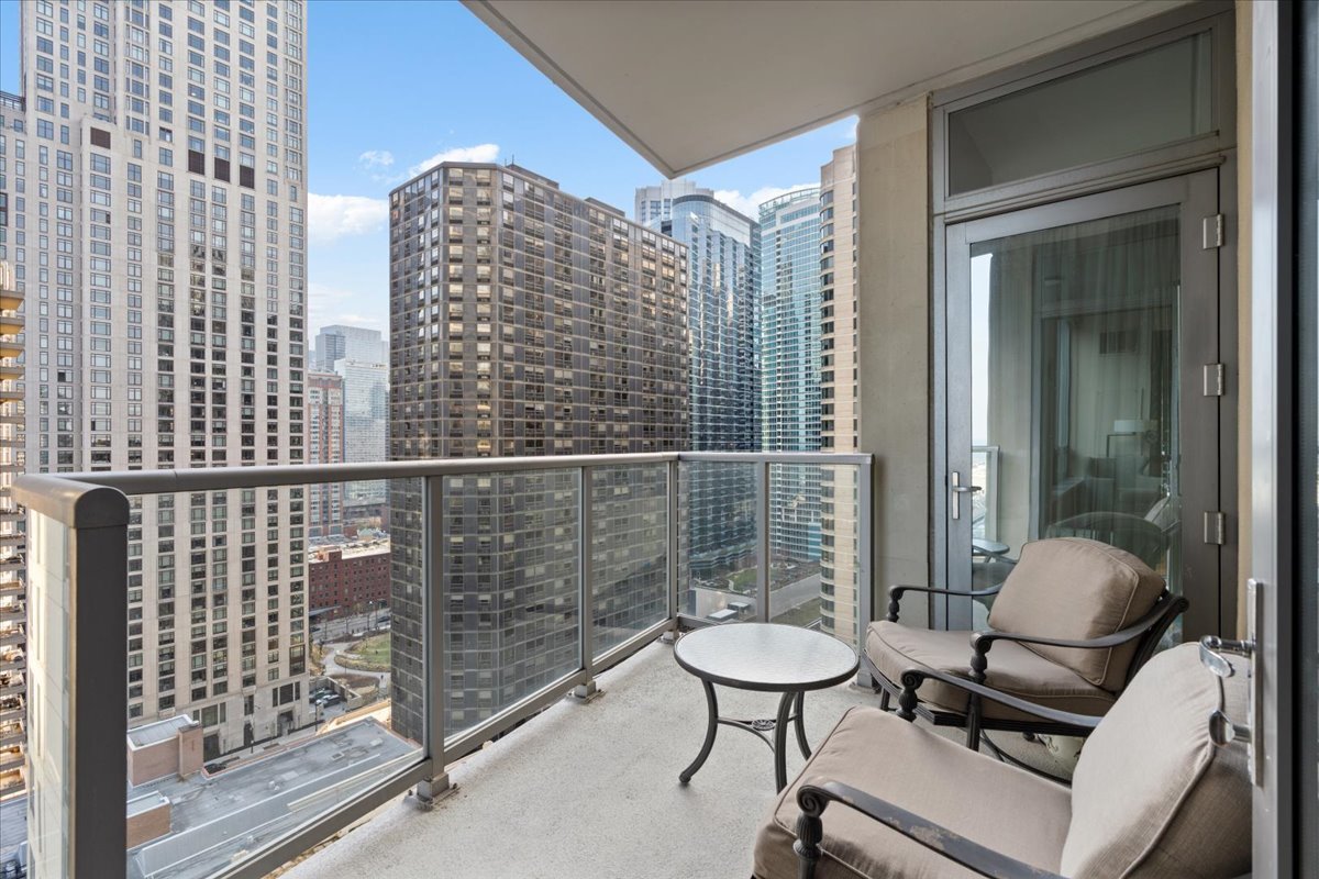 600 N Lake Shore Drive 2102 Property Photo 16