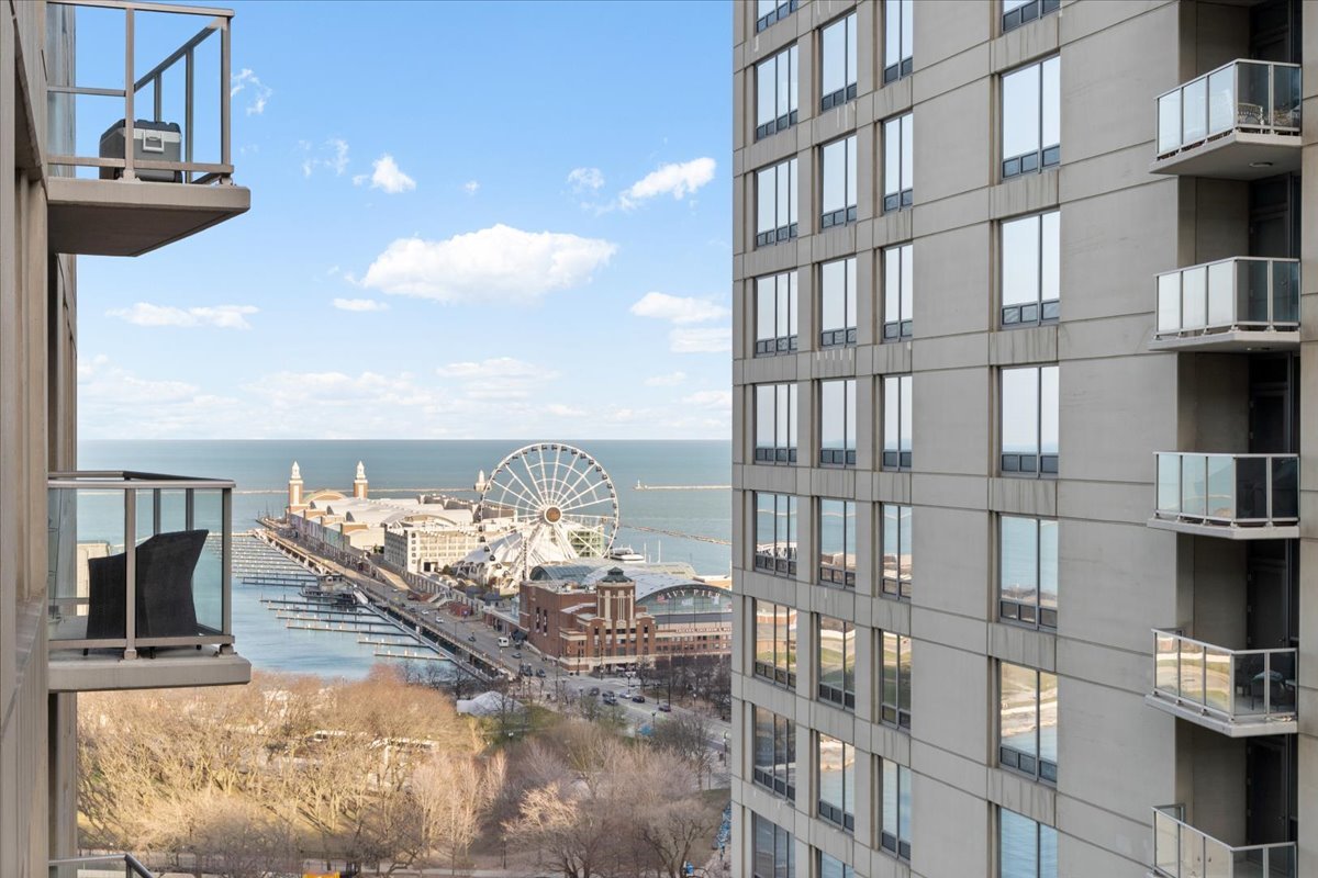 600 N Lake Shore Drive 2102 Property Photo 17