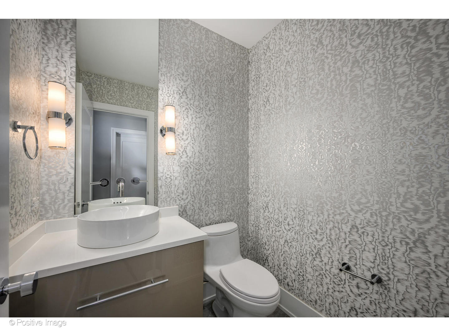 2107 W Bradley Place Property Photo 51