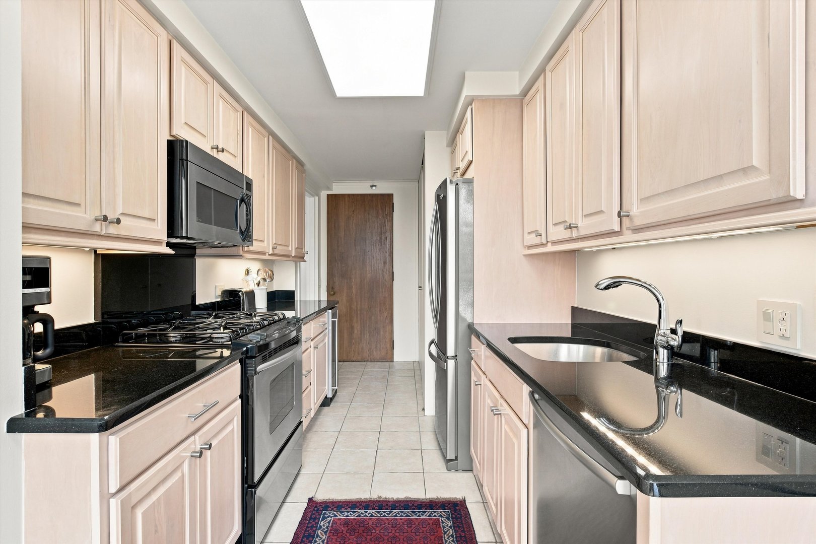1230 N State Parkway 21d Property Photo 8