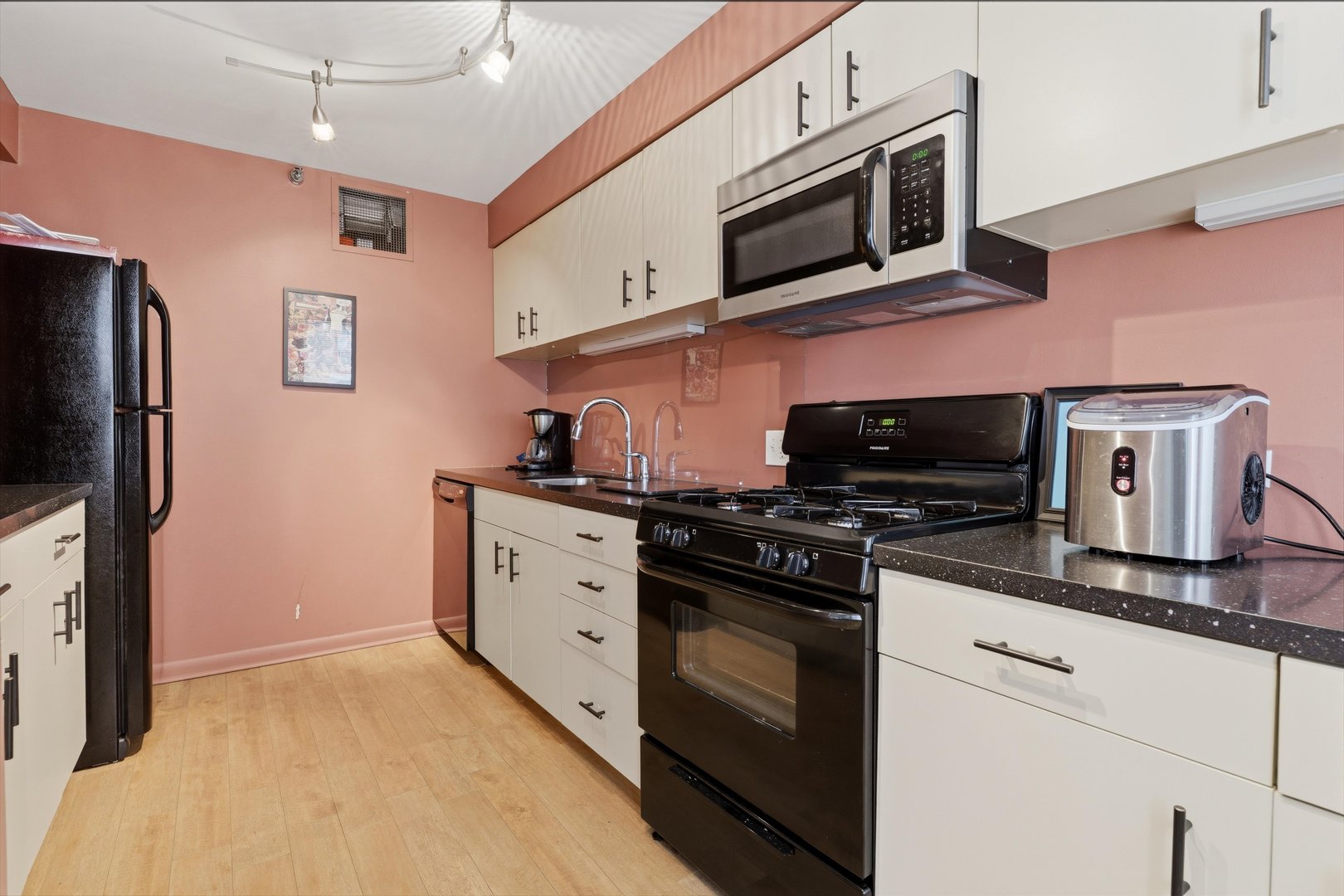 1230 N State Parkway 21d Property Photo 21
