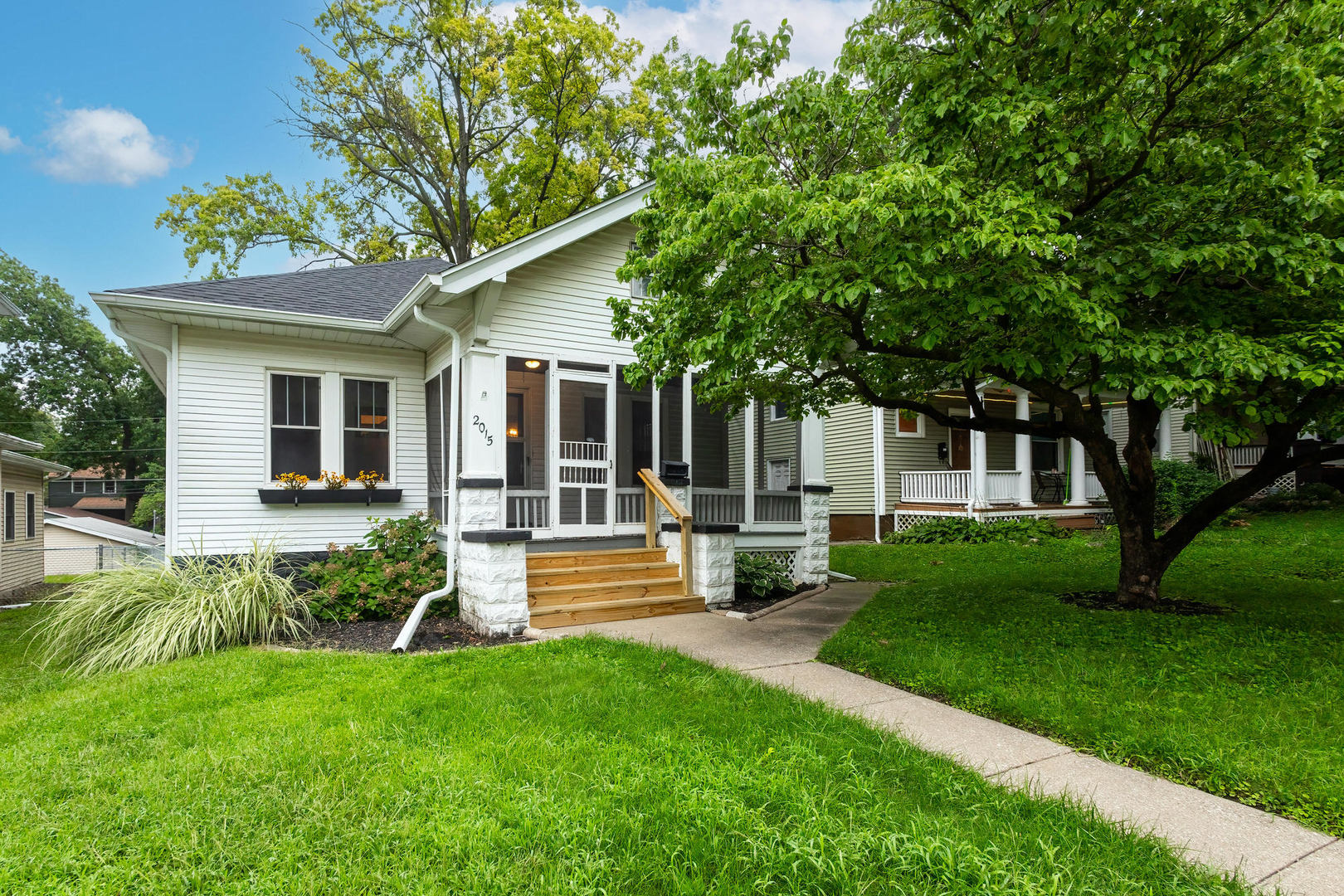 2015 Tremont Avenue Property Photo 1