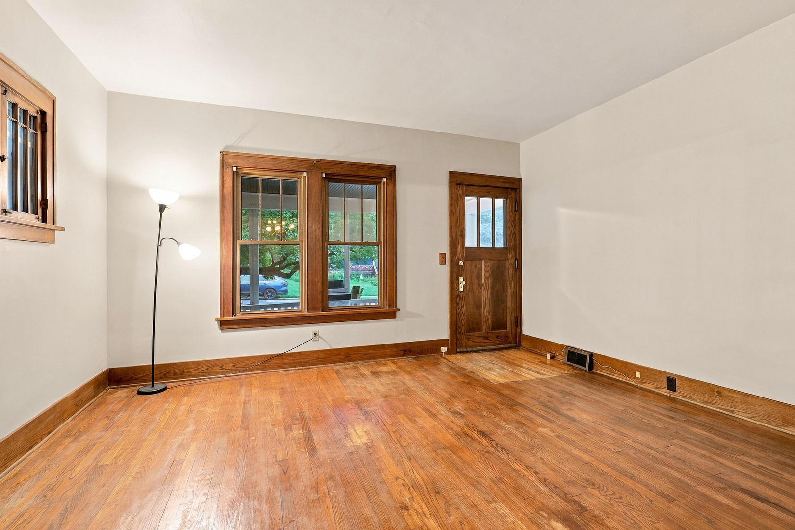 2015 Tremont Avenue Property Photo 8