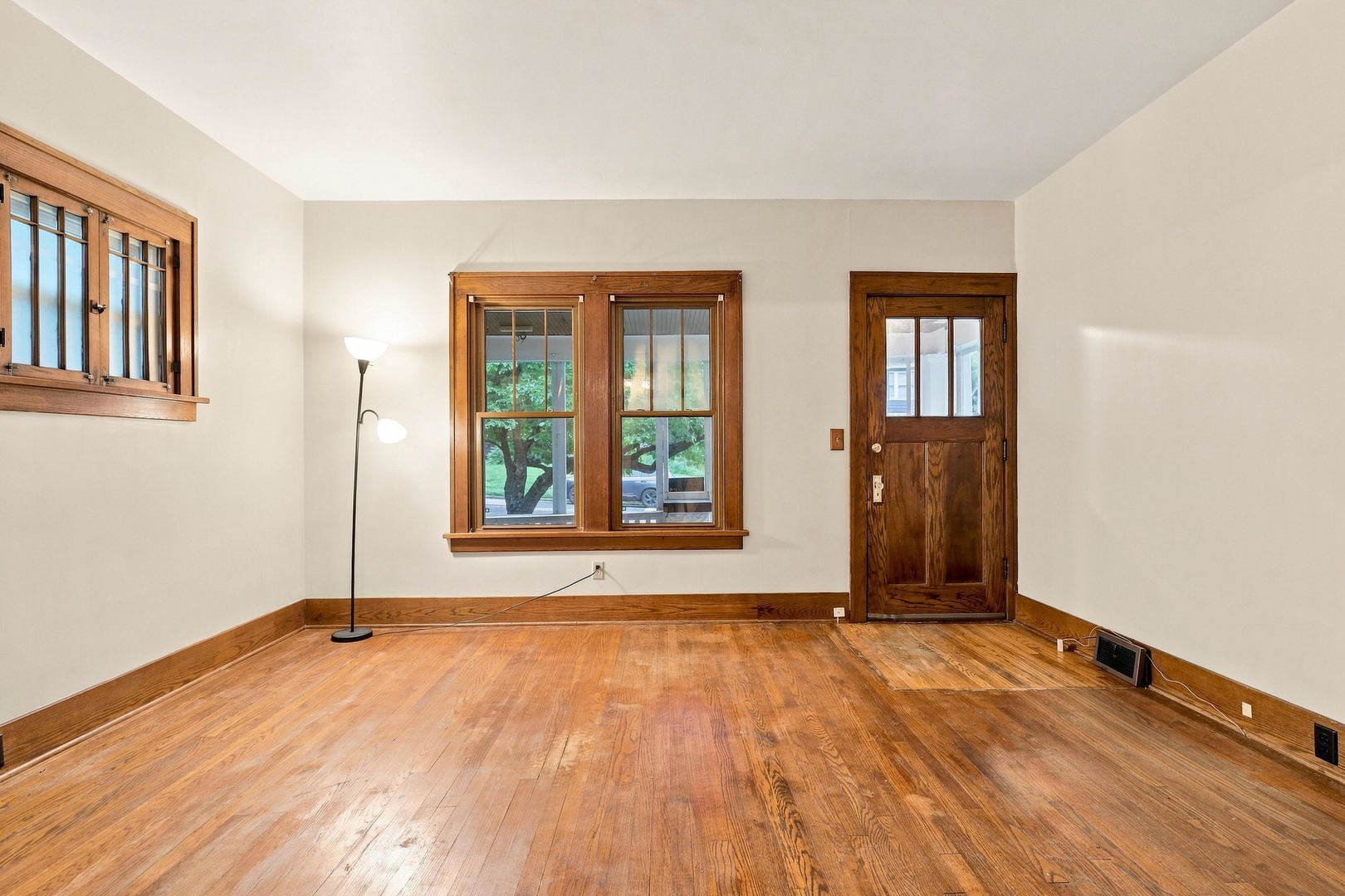 2015 Tremont Avenue Property Photo 9
