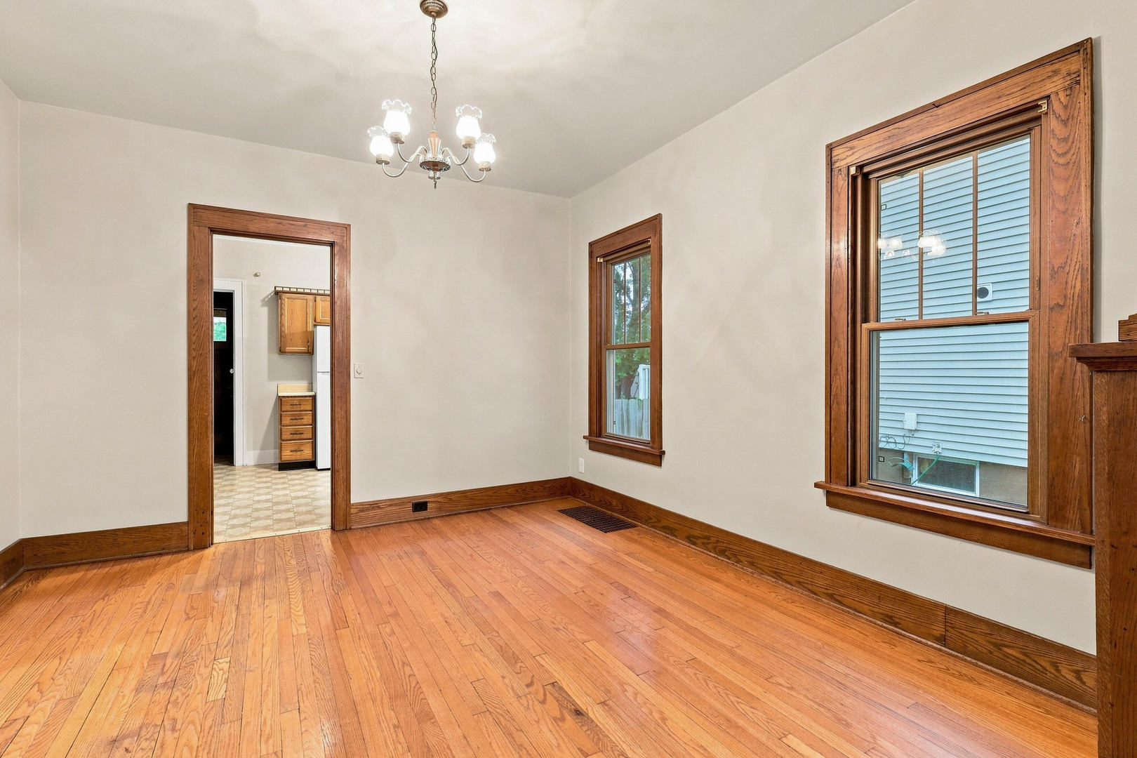 2015 Tremont Avenue Property Photo 11
