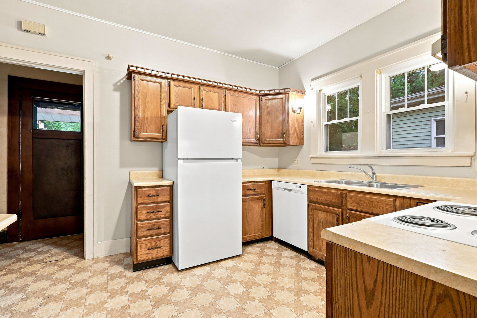 2015 Tremont Avenue Property Photo 13
